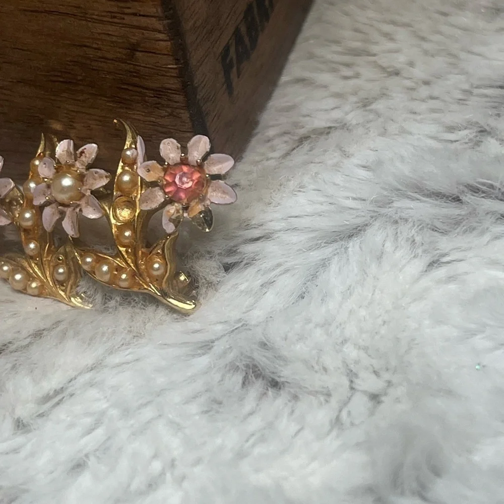 Vintage Flower Brooch
